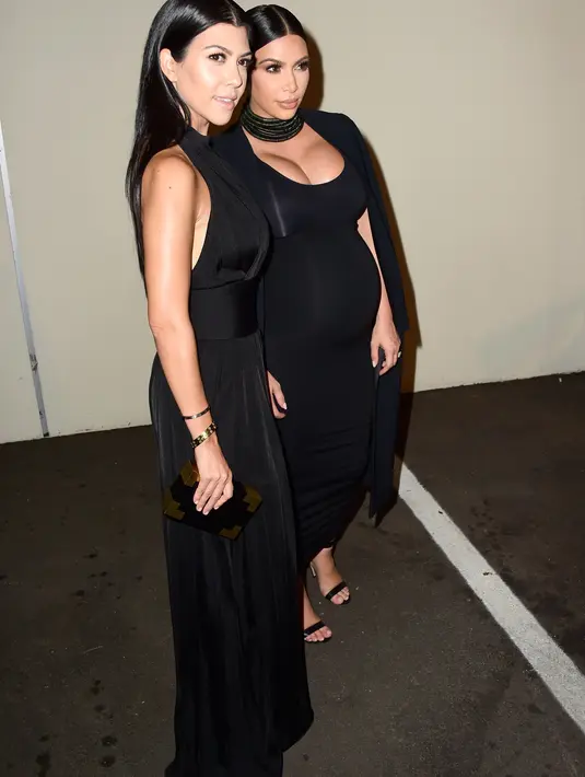 Tak lupa juga Kourtney mengunggah video ke akun snapchat milik dirinya. (viasnapchat@kourtneykardash/Bintang.com)