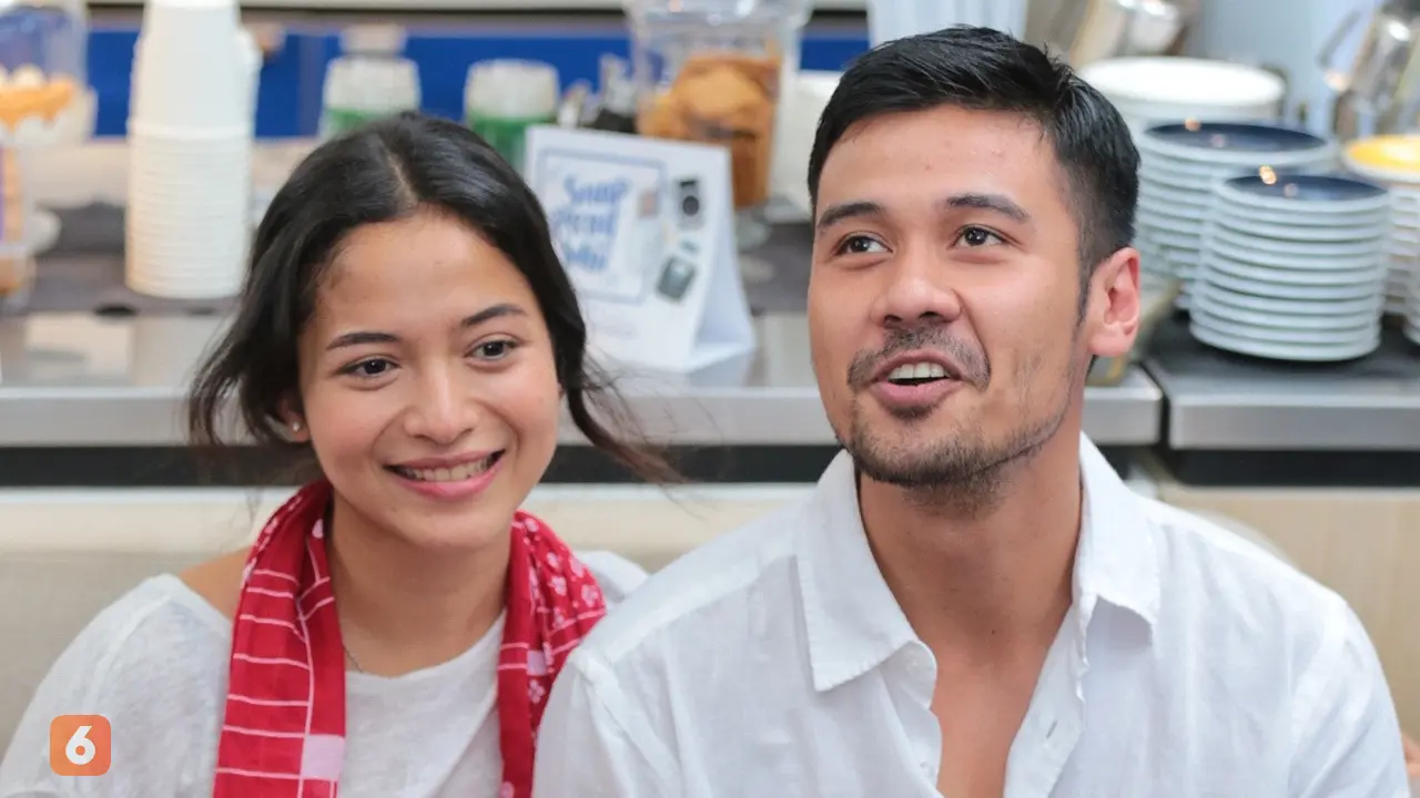 [Bintang] Chicco Jerikho dan Putri Marino