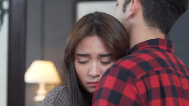 Di Antara Dua Cinta