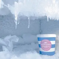 Membersihkan bunga es sendiri merupakan bagian terpenting dari perawatan kulkas. Credits: unsplash.com by Dev Benjamin