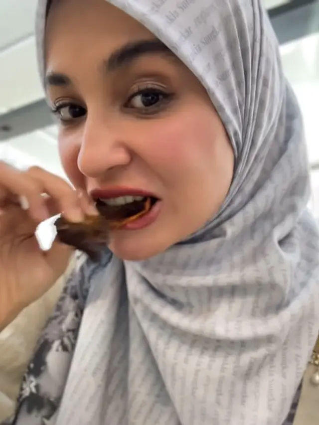 Shireen Sungkar kulineran (Instagram/shireensungkar)