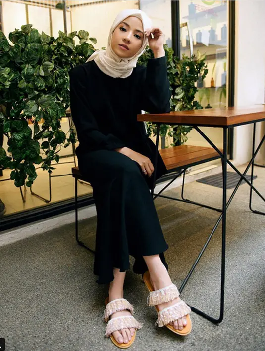 Bukan hal yang mudah memang menjadi seorang ibu rumah tangga lantaran harus mengurus segala keperluan  di dalamnya. Salah satunya adalah belanja untuk kebutuhan dapur yang digunakan sehari-hari. (Instagram/natasharizkynew)