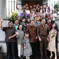 Potret keluarga besar Sarwo Edhi Wibowo (Sumber: Instagram/annisayudhoyono dan Instagram/agusyudhoyono)