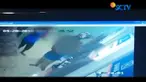 Dua bocah yang berpura-pura meminta uang berhasil mengelabui nasabah sehingga lupa mengambil uang yang sudah keluar dari mesin ATM.