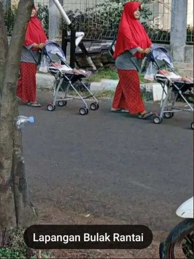 Kumpulan Potret Kocak Ibu-Ibu di Jalan Raya yang Tertangkap Kamera Google Maps