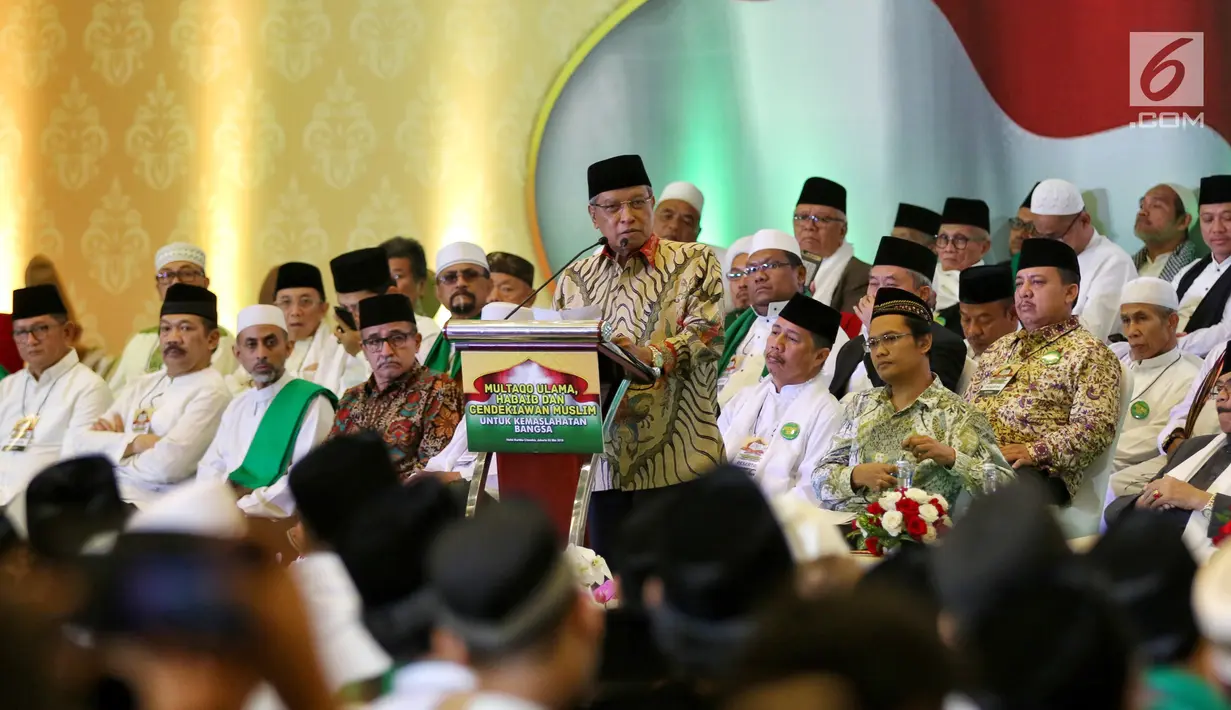 Ketua Umum PBNU Said Aqil Siradj, memberikan sambutan pada acara Multaqo Ulama, Habib dan Cendekiawan Muslim di Hotel Kartika Chandra, Jakarta, Jumat (3/5/2019). Pertemuan yang dihadiri 1500 alim ulama dan habib mengajak umat Islam menjaga stabilitas keamanan di Indonesia. (Liputan6.com/Johan Tallo)