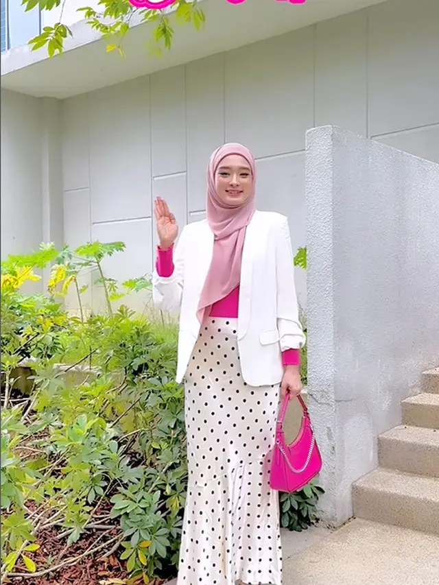 Inara Rusli tampil serba pink ala Barbie. (Foto: Instagram/mommy_starla)