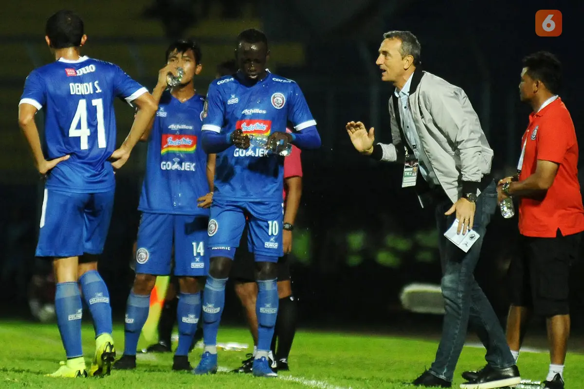 Arema FC vs Persita Tangerang