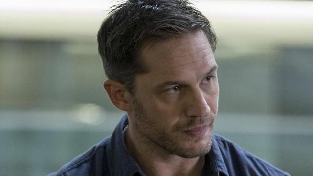 Tom Hardy sebagai Eddie Brock