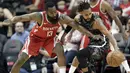 Pebasket Houston Rockets, James Harden, berebut bola dengan pebasket San Antonio Spurs, Patty Mills, pada laga NBA di Toyota Center Selasa (13/2/2018). Houston Rockets menang 109-93 atas San Antonio Spurs. (AP/David J. Phillip)