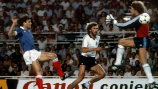 Harald Schumacher tabrak Patrick Battiston (Photo: AFP)