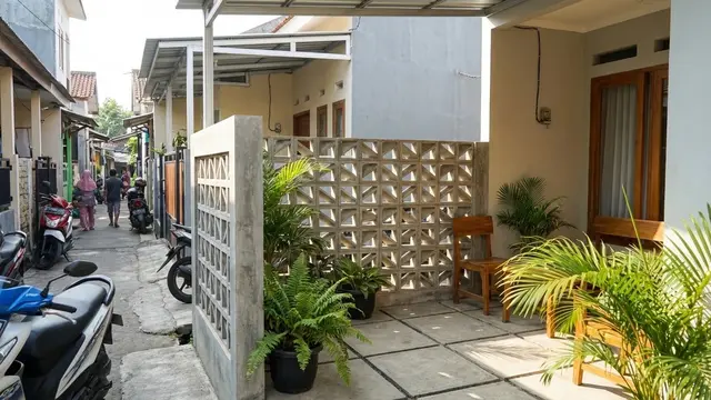 Ide Teras Tanpa Pagar di Gang Sempit