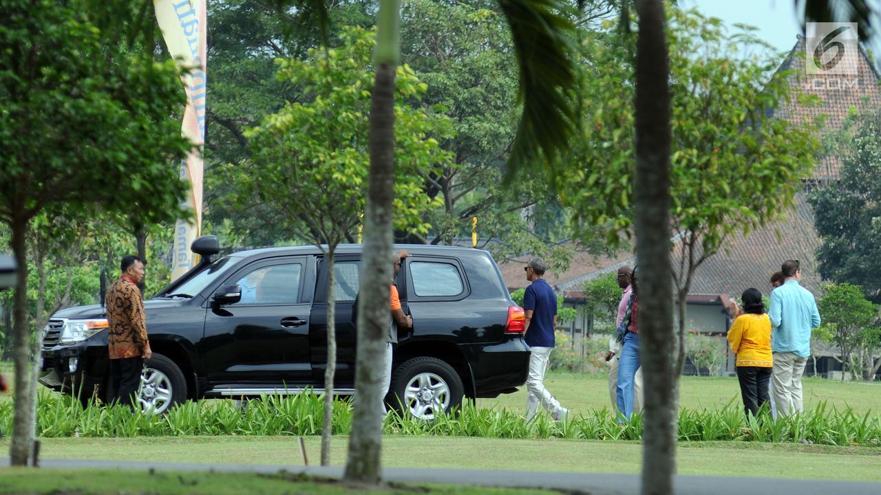 Obama Kunjungi Candi Prambanan