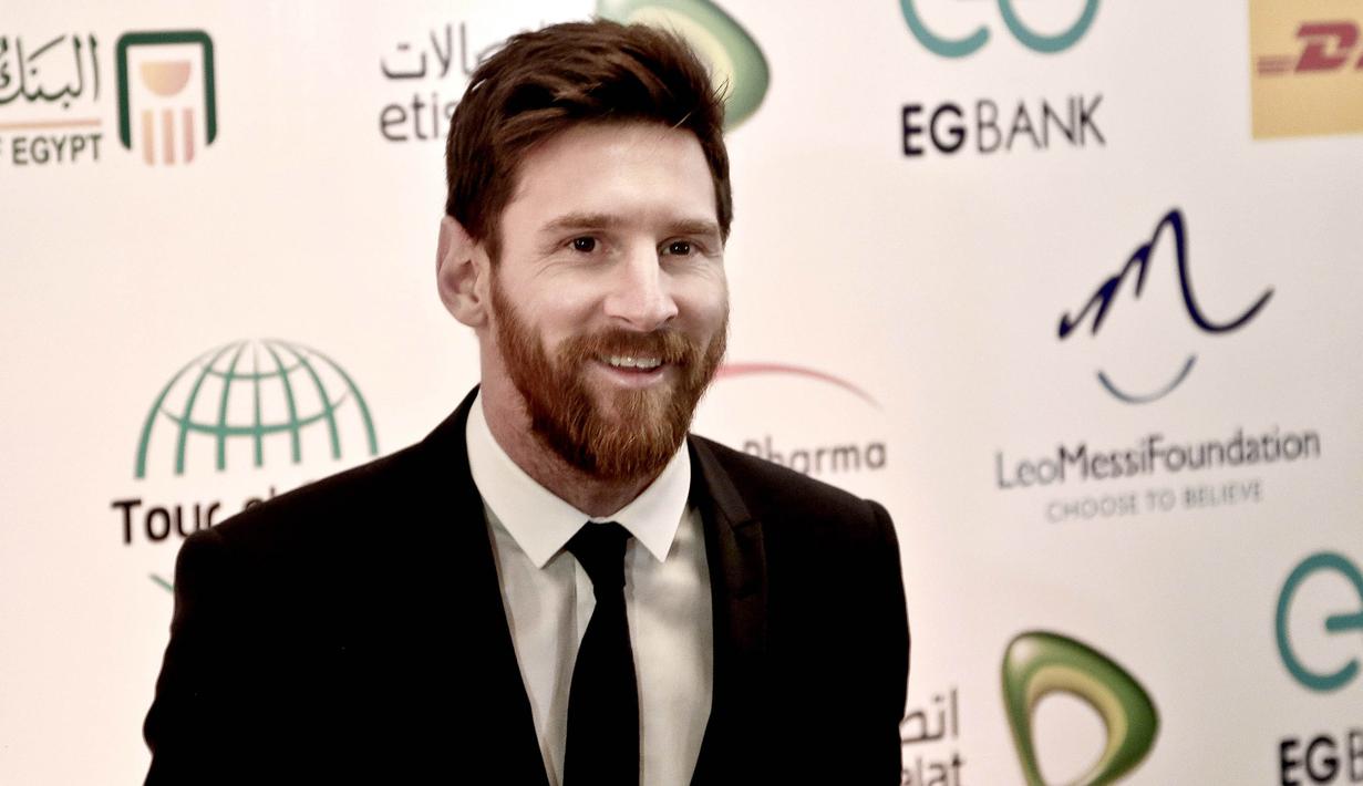 Bintang Barcelona, Lionel Messi, mengunjungi Mesir untuk mempromosikan negara berpenduduk 92 juta jiwa itu sebagai tempat destinasi pengobatan bagi para pengidap penyakit Hepatitis C pada Selasa (21/2/2017). (AP/Nariman El-Mofty)