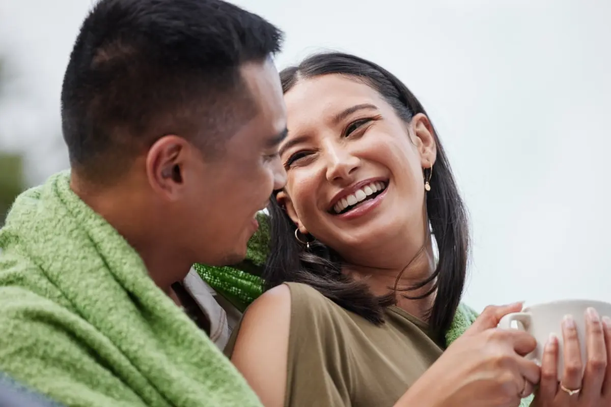 pasangan cinta bahagia