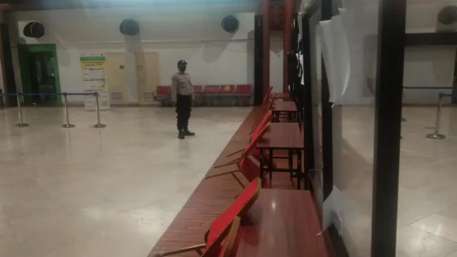 Pelarangan Mudik Hari Pertama, Terminal 2 Bandara Soekarno-Hatta (Soetta) Sepi.