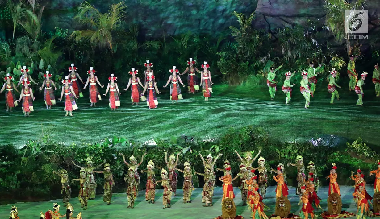 Penari membawakan tarian tradisional dari berbagai daerah saat pembukaan Asian Games 2018 di Stadion Gelora Bung Karno, Senayan, Jakarta, Sabtu (18/8). (Liputan6.com/Fery Pradolo)