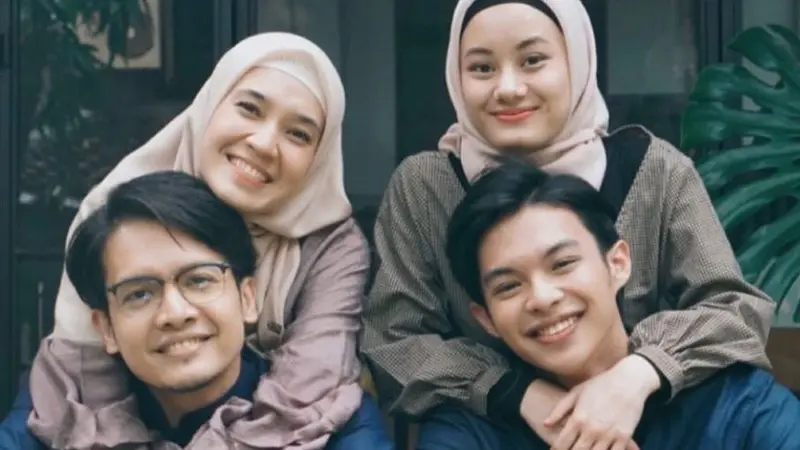 Main Film Bareng, Ini 6 Potret Dinda Hauw dan Dhini Aminarti Bareng Suami