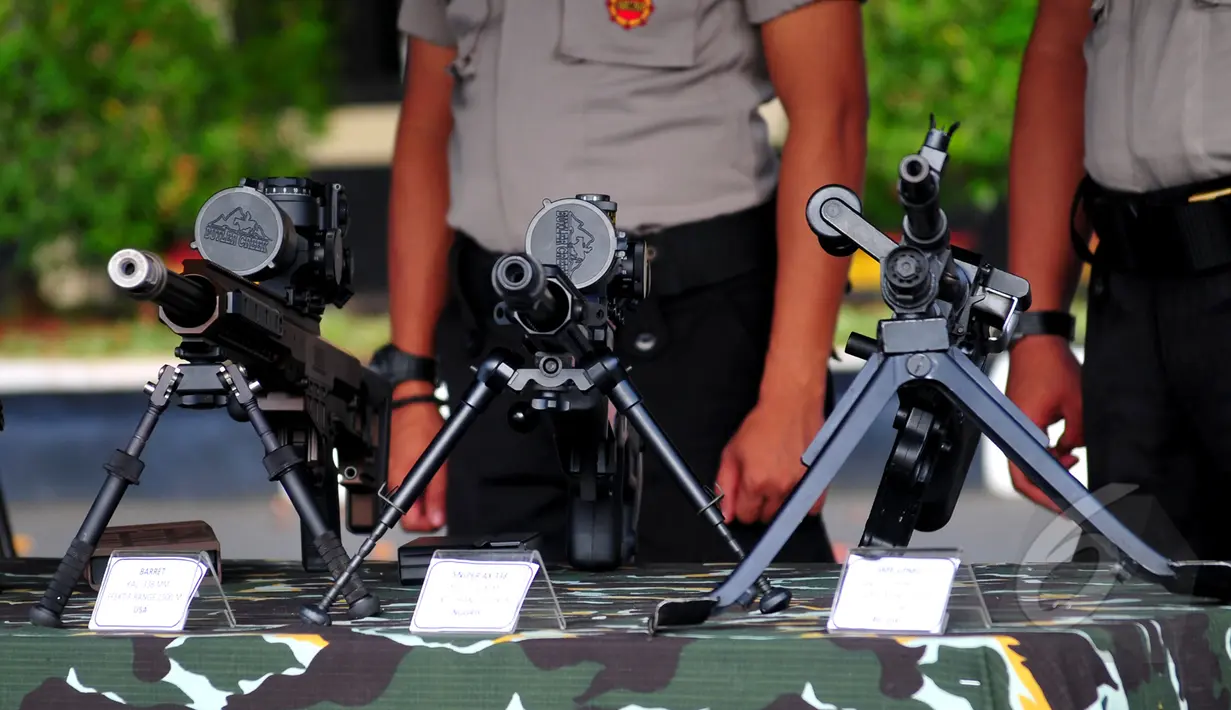Sejumlah senjata sniper untuk mengamankan perhelatan Konferensi Asia Afrika (KAA) di Jakarta dan Bandung pada 19-25 April mendatang, diperlihatkan di Mako Brimob Kelapa Dua, Depok, Selasa (14/4/2015). (Liputan6.com/Yoppy Renato)
