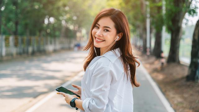 aku uang dan perempuan santai