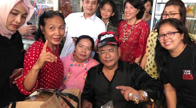 Hotman Paris tunjukkan keakraban bersama warga