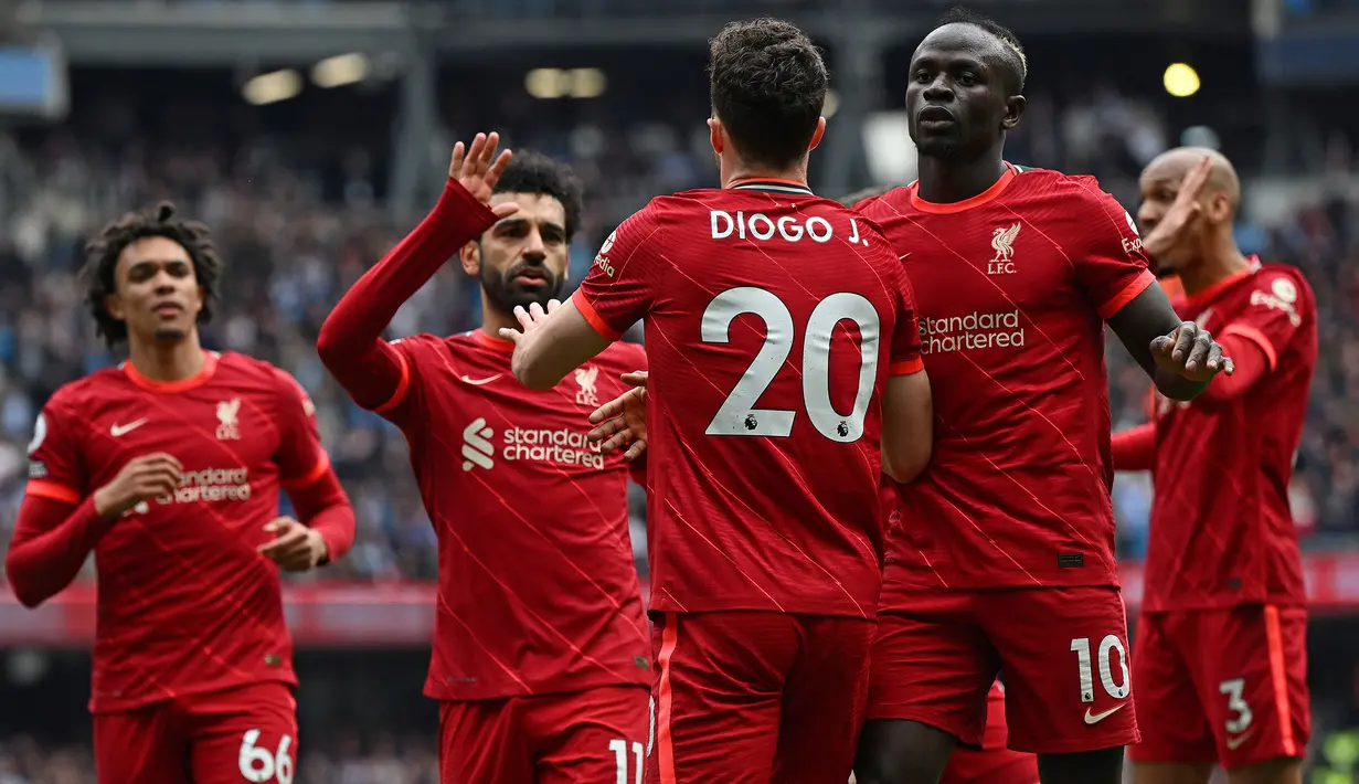 Liverpool. Mohamed Salah dan kawan-kawan tercatat belum terkalahkan dalam 12 laga terakhir di Premier League musim 2021/2022 sejak pekan ke-21 (2/1/2022) hingga pekan ke-32 (10/4/2022). Total The Reds menorehkan 10 kali kemenangan dan 2 hasil imbang. (AFP/Paul Ellis)