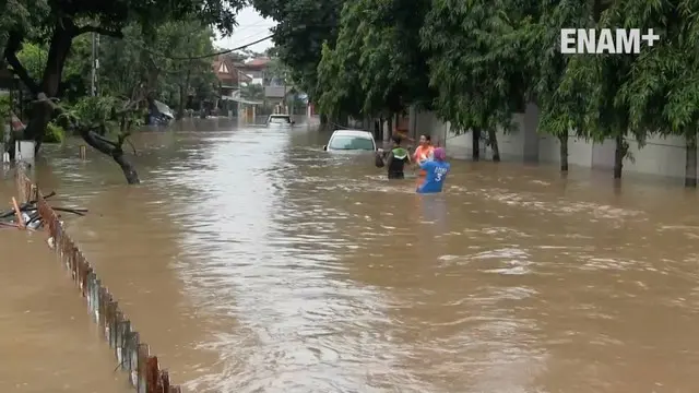Kawasan Bukit Duri, Jakarta Selatan terendam banjir, ketinggian air mencapai 1 meter akibatnya ratusan rumah terendam, kamis 16/2/2017