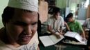 Santri tunanetra belajar membaca Alquran braile di Pesantren Raudlatul Makfufin, Serpong, Tangsel, Banten, Rabu (23/5). Selain mencetak Alquran braile, pesantren ini juga memberi pengajaran kepada santri tunanetra. (Merdeka.com/Arie Basuki)