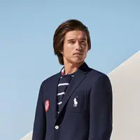 Ralph Lauren menjadi merek yang terkenal mendukung beberapa atlet top Amerika selama lebih dari satu dekade. Di Olimpiade dan Paralimpiade Tokyo 2020, Ralph Lauren memperkenalkan seragam Parade Upacara pembukaan dan Penutupan Tim Amerika dengan tampilan Americana klasik (instagram/poloralphlauren)