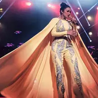 Penyanyi papan atas Krisdayanti belum lama ini menggelar konser di Malaysia. Konser bertajuk Romansa tersebut belangsung selama tiga hari, 24-26 Februari 2017 lalu di Istana Budaya Kualalumpur, Malaysia.  (Instagram/krisdayantilemos)