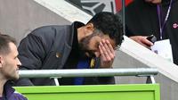 Manajer Manchester United, Ruben Amorim, bereaksi di kursinya selama pertandingan Premier League antara Brentford dan Manchester United di Stadion Komunitas Gtech, London, pada Sabtu (27/9/2025). (JUSTIN TALLIS / AFP)