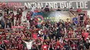 Suporter PSM Makassar saat menonton pertandingan melawan Persita Tangerang pada laga Shopee Liga 1 di Stadion Sport Center Tangerang, Jumat, (6/3/2020). Kedua tim bermain imbang 1-1. (Bola.com/M Iqbal Ichsan)