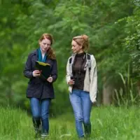 Ketimbang peduli sama pacar, beberapa zodiak ini lebih peduli sama lingkungan. Anak go green~ (Via: hiwwt.org.uk)