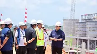 Presiden Joko Widodo atau Jokowi saat meninjau proyek SGAR di Kabupaten Mempawah, Kalimantan Barat, Rabu (20/3/2024). (Foto: Muchlis Jr - Biro Pers Sekretariat Presiden)