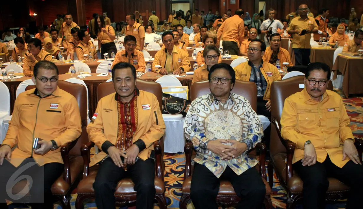 Ketua Umum Partai Hanura Oesman Sapta Odang saat menghadiri Rapat Pleno Partai Hanura, Jakarta, Kamis (4/5). Rapat pleno tersebut juga membahas strategi pemenangan pilpres 2019 mendatang. (Liputan6.com/Johan Tallo)