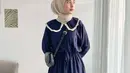 Bisa juga memadukan baju warna biru dongker dengan hijab warna cream. Manis! (Instagram/diantyy.a).