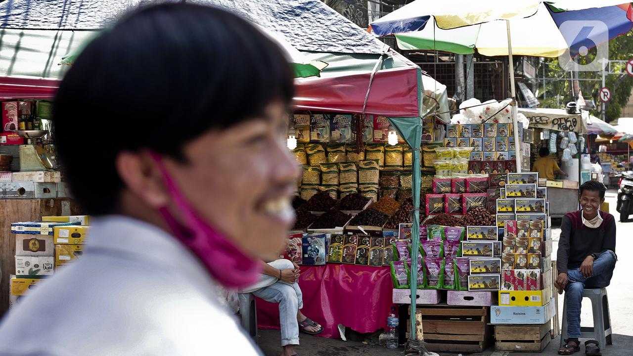 FOTO: Pandemi Corona Bikin Lesu Penjualan Kurma