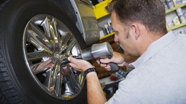 Tanda Mobil Saatnya di Spooring & Balancing