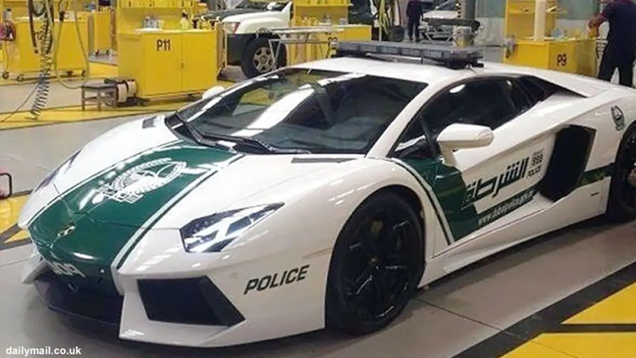 polisi-dubai-lamborgini130411b.jpg
