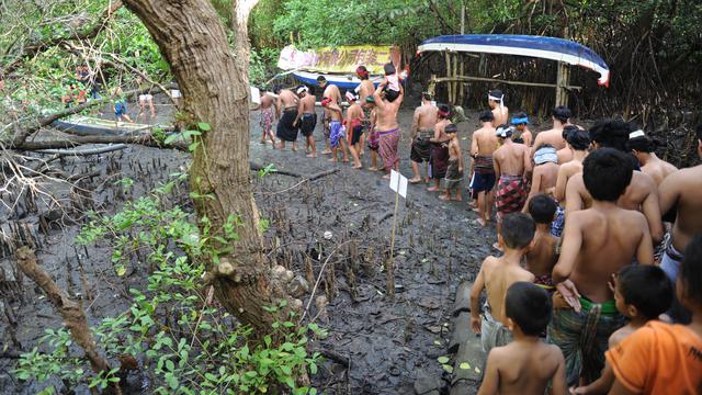 Mebuug-Buugan, Tradisi Mandi Lumpur Usai Perayaan Nyepi
