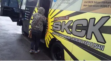 Biaya administrasi untuk membuat SKCK di mobil keliling itu adalah Rp 10 ribu dan Basuki Tjahaja Purnama (Ahok) mengatakan adanya dugaan sabotase banjir akibat limbah kulit kabel itu.