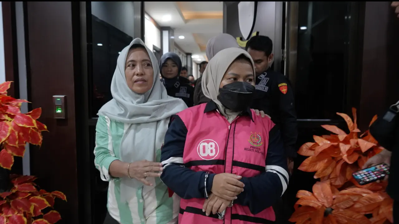 ASN inisial SL (40), tersangka baru kasus korupsi pengelolaan dana zakat, infak dan sedekah oleh Badan Amal Zakat Nasional (Baznas) Kabupaten Enrekang.