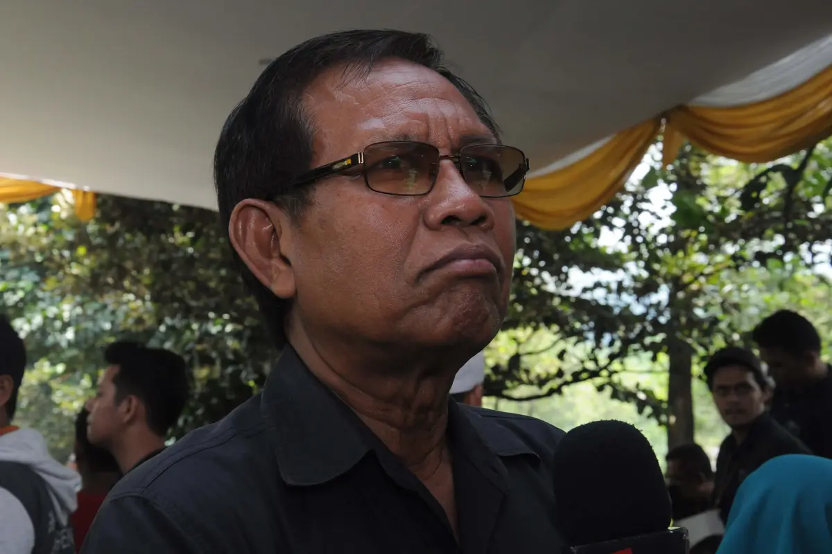 [FOTO] Isak Tangis Iringi Pemakaman Jojon