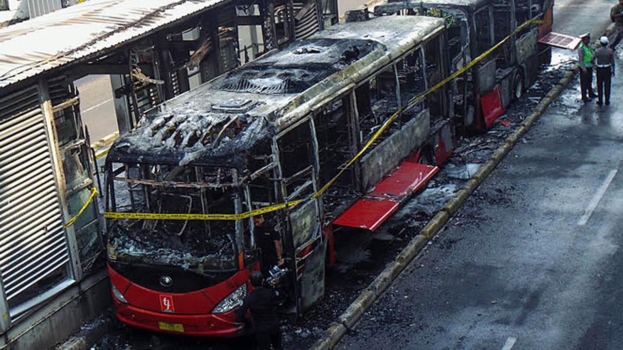 (lip6siang) Kebakaran Transjakarta_Live Icha