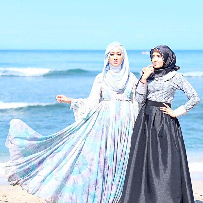 Dian Pelangi dan Zaskia Sungkar | foto: copyright instagram.com/dianpelangi