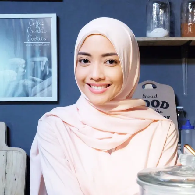 6 Potret Ririn Dwi Ariyanti Tampil Anggun dalam Balutan Hijab, Tuai Pujian