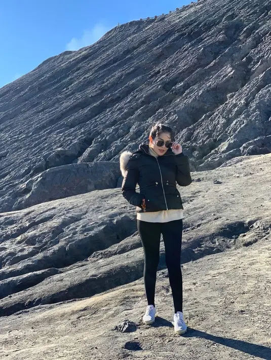 "Ini terlepas daripada suaminya, sebelum suami tertangkap narkoba itu ya. Tidak ada relevansi kepada perkara suami saat ini," tegas Herman Y Simarmata saat dihubungi, Rabu (20/1/2021). (Instagram/nindyparasadyharsono)