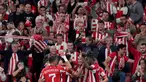 Gelandang Athletic Bilbao, Oihan Sancet (tengah) merayakan gol dengan rekan setimnya setelah mencetak gol kedua bagi timnya pada matchday 2 league phase Liga Europa 2024/2025 melawan AZ Alkmaar di stadion San Mames, Bilbao pada Kamis 3 Oktober 2024 atau Jumat (4/10/2024) dini hari WIB. (Cesar Manso/AFP)