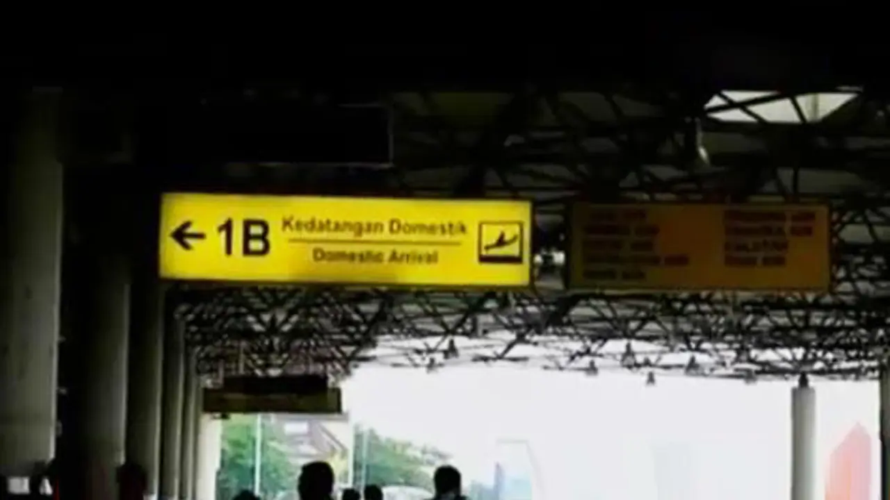 VIDEO: Bromo Erupsi, Bandara di Surabaya Ditutup hingga Pagi Ini
