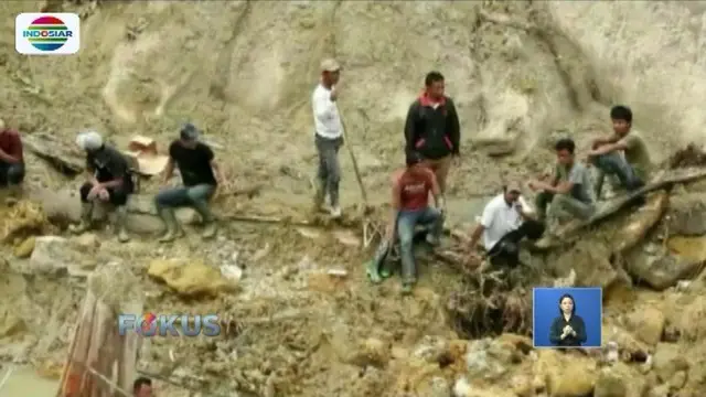 Tim SAR Gabungan terus melanjutkan pencarian korban longsor yang terjadi di Desa Halado, Toba Samosir, Sumatra Utara.